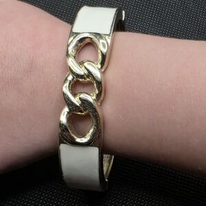 Elegant Gold and White Chain Bracelet